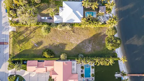 1708 N Lakeside Dr, Lake Worth, FL 33460