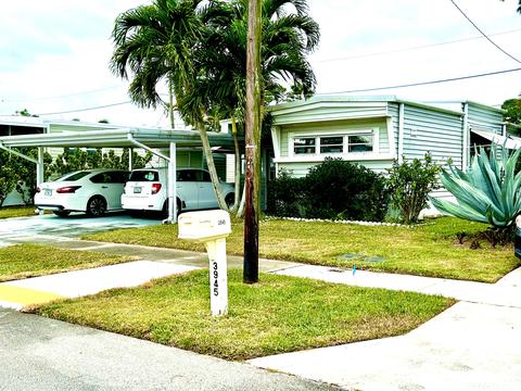 3955 White Pine Dr, Boynton Beach, FL 33436