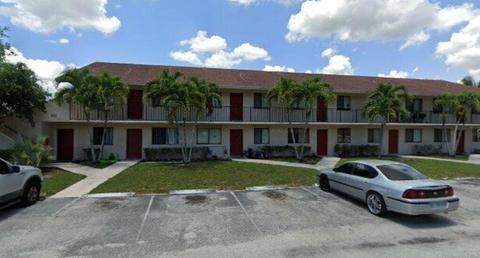 400 Nottingham Cir #B, Greenacres, FL 33463