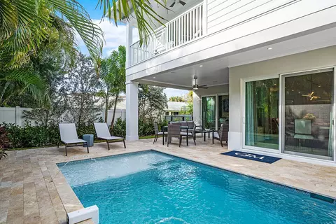 472 NE Wavecrest Way, Boca Raton, FL 33432