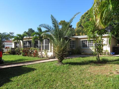 3715 Paseo Andalusia, West Palm Beach, FL 33405