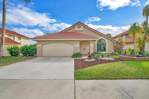3974 NW 5th Dr, Deerfield Beach, FL 33442