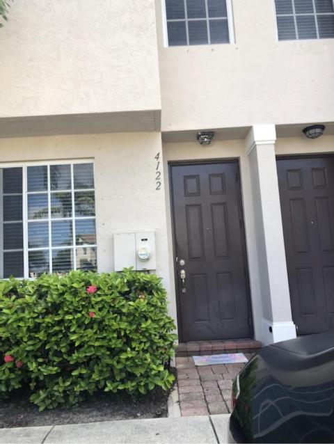 4122 Napoli Lake Dr, Riviera Beach, FL 33410