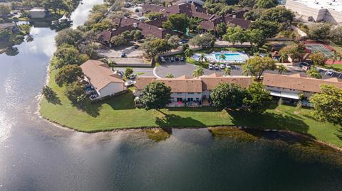 9725 NW 37th St, Sunrise, FL 33351