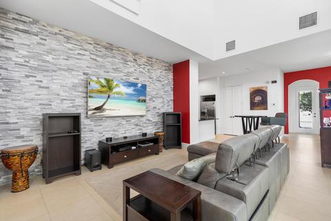 55 Stoney Dr, Palm Beach Gardens, FL 33410