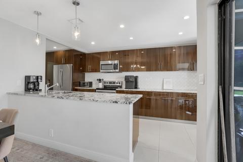 3056 Lake Shore Dr, Deerfield Beach, FL 33442