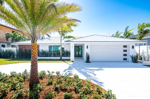 147 Neptune Dr, Hypoluxo, FL 33462