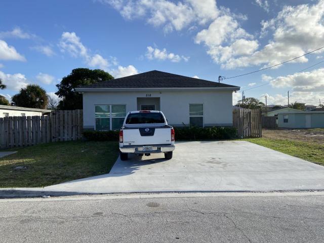 218 NE 13th Ave, Boynton Beach, FL 33435