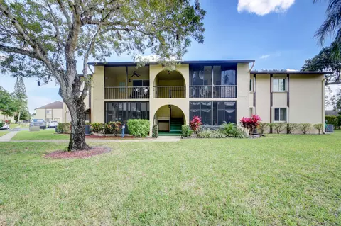 304 Pine Ridge Cir #B-2, Greenacres, FL 33463