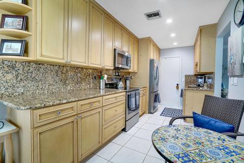 186 Ramblewood Cir #59, Royal Palm Beach, FL 33411
