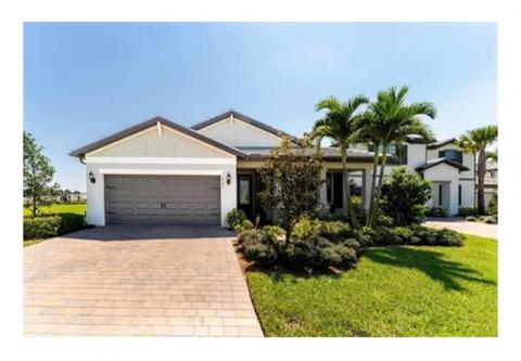 447 SE Vallarta Dr, Port Saint Lucie, FL 34984