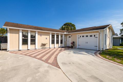 1331 SE Navajo Ln, Port Saint Lucie, FL 34983