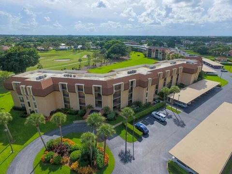 5344 Woodland Lakes Dr #221, Palm Beach Gardens, FL 33418