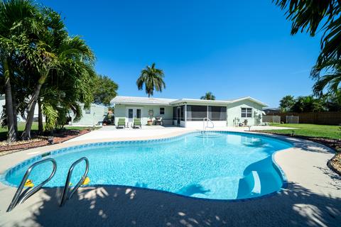 3942 Daphne Ave, Palm Beach Gardens, FL 33410