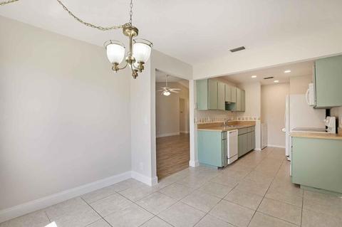 6122 Fairfield Cir #12, Greenacres, FL 33463