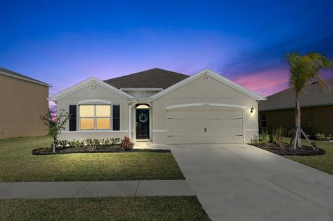 10700 SW Prato Way, Port Saint Lucie, FL 34987