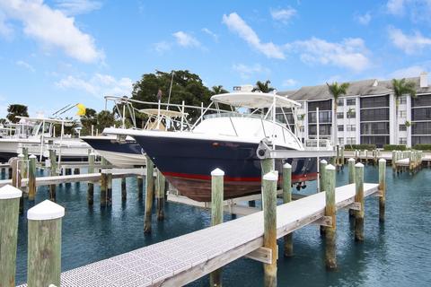 1014 Bay Colony Drive Slip #SLIP 18, Juno Beach, FL 33408