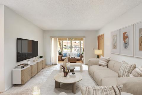 5025 NW 3rd St #B, Delray Beach, FL 33445