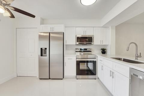 7350 Kinghurst Dr #206, Delray Beach, FL 33446
