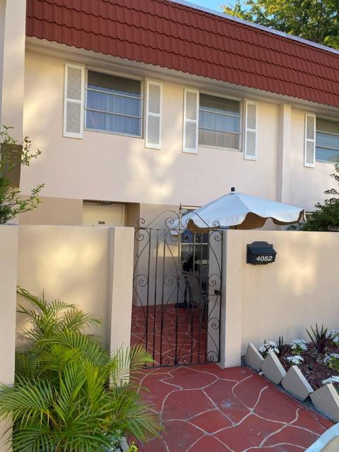 4052 Inverrary Dr #9G, Lauderhill, FL 33319