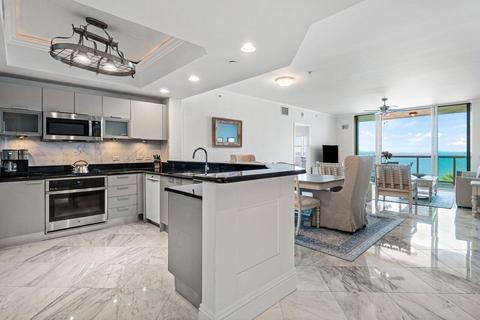 2650 Lake Shore Dr #702, Riviera Beach, FL 33404