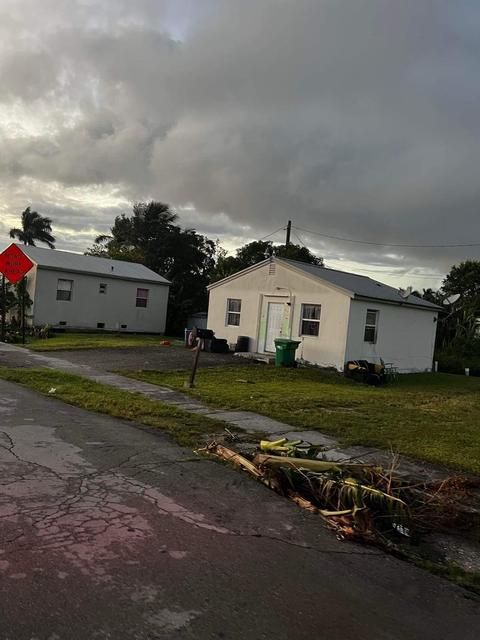 155 E 4th St, Pahokee, FL 33476