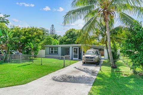 3571 San Castle Blvd, Lake Worth, FL 33462