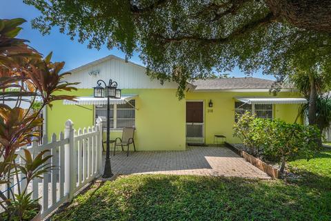 318 W Mango St, Lantana, FL 33462