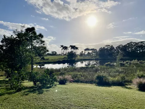 104 SE Rio Casarano, Port Saint Lucie, FL 34984