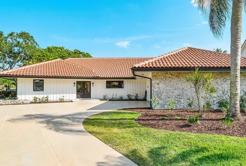 3 Glencairn Ct, Palm Beach Gardens, FL 33418