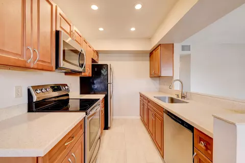 2600 S South Kanner Hwy #R-8, Stuart, FL 34994