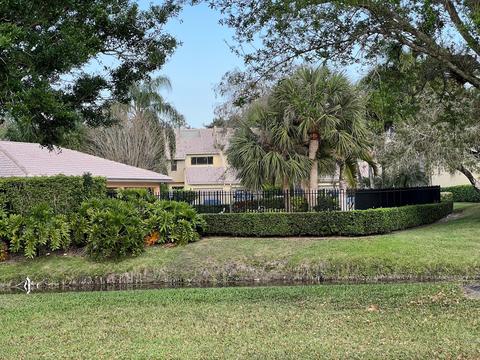 1929 Canterbury Cir, Wellington, FL 33414