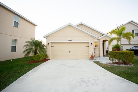 10057 SW Newberry Ave, Port Saint Lucie, FL 34987