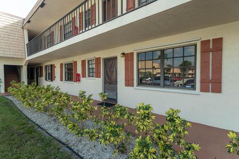 4707 Oak Terrace Dr, Greenacres, FL 33463