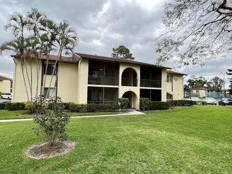 337 Knotty Pine Cir #C-2, Greenacres, FL 33463