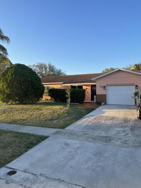 944 Camellia Dr, Royal Palm Beach, FL 33411