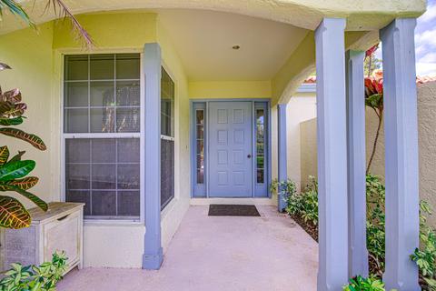 2263 Las Casitas Dr, Wellington, FL 33414