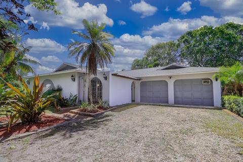 705 Kearney Rd, Fort Pierce, FL 34982