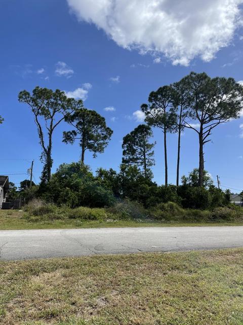 1689 SE Chello Ln, Port Saint Lucie, FL 34983