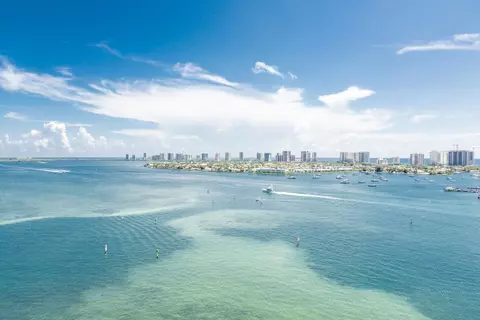 2640 Lake Shore Dr #1514, Riviera Beach, FL 33404