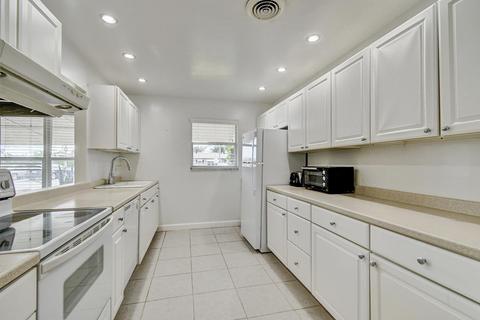 1060 North Dr #C, Delray Beach, FL 33445