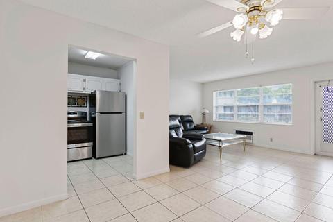112 Kingswood F, West Palm Beach, FL 33417