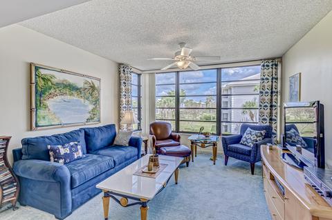3526 Whitehall Dr #305, West Palm Beach, FL 33401