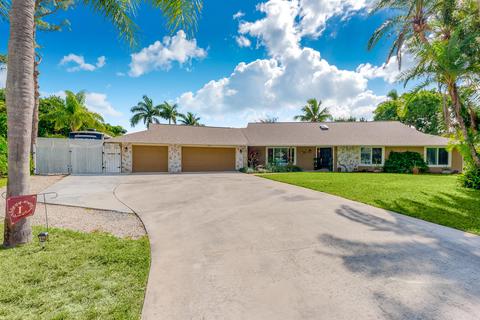 3055 NE Loquat Ln, Jensen Beach, FL 34957