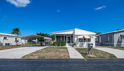 8956 Palm St, Boynton Beach, FL 33436