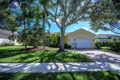 8680 Grassy Isle Trl, Lake Worth, FL 33467