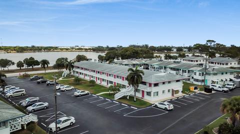 2180 Lake Osborne Dr #8, Lake Worth, FL 33461