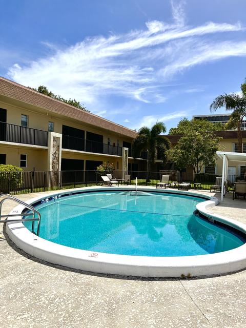 421 NE 1st St #109, Hallandale Beach, FL 33009