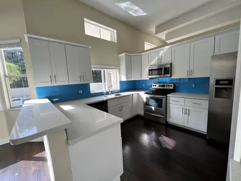 10660 NW 49th St, Coral Springs, FL 33076