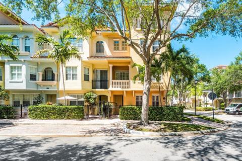 2487 San Pietro Cir, Palm Beach Gardens, FL 33410